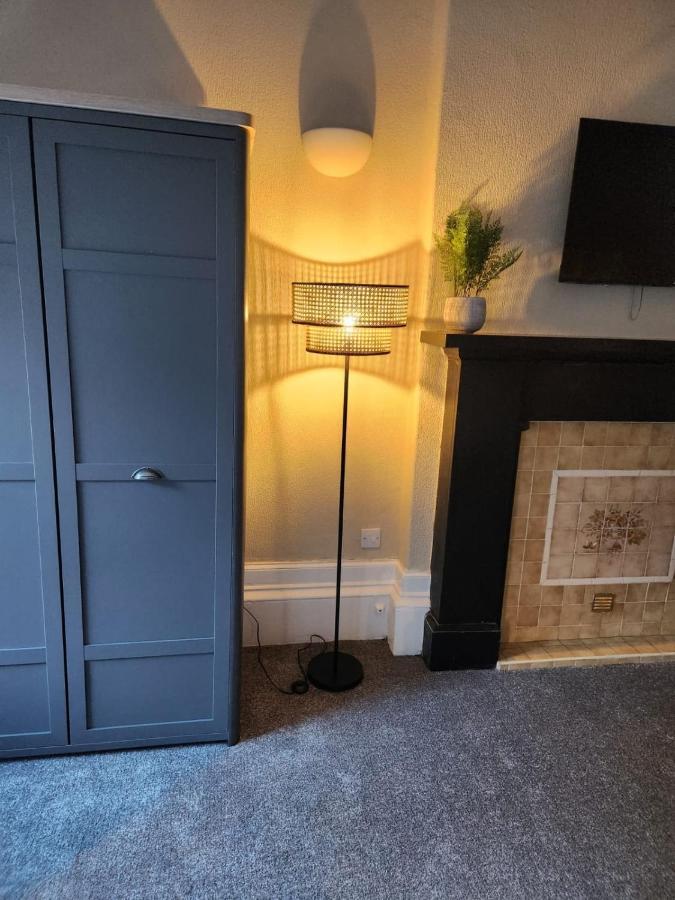 Traditional 5 Bedroom City Centre Apartment グラスゴー エクステリア 写真