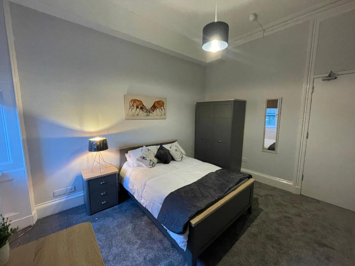Traditional 5 Bedroom City Centre Apartment グラスゴー エクステリア 写真