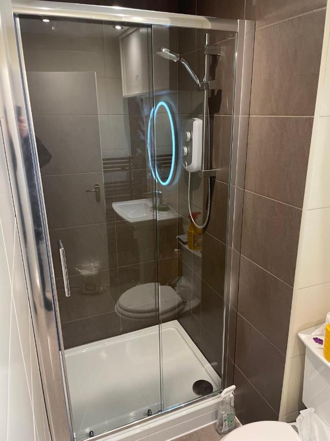 Traditional 5 Bedroom City Centre Apartment グラスゴー エクステリア 写真
