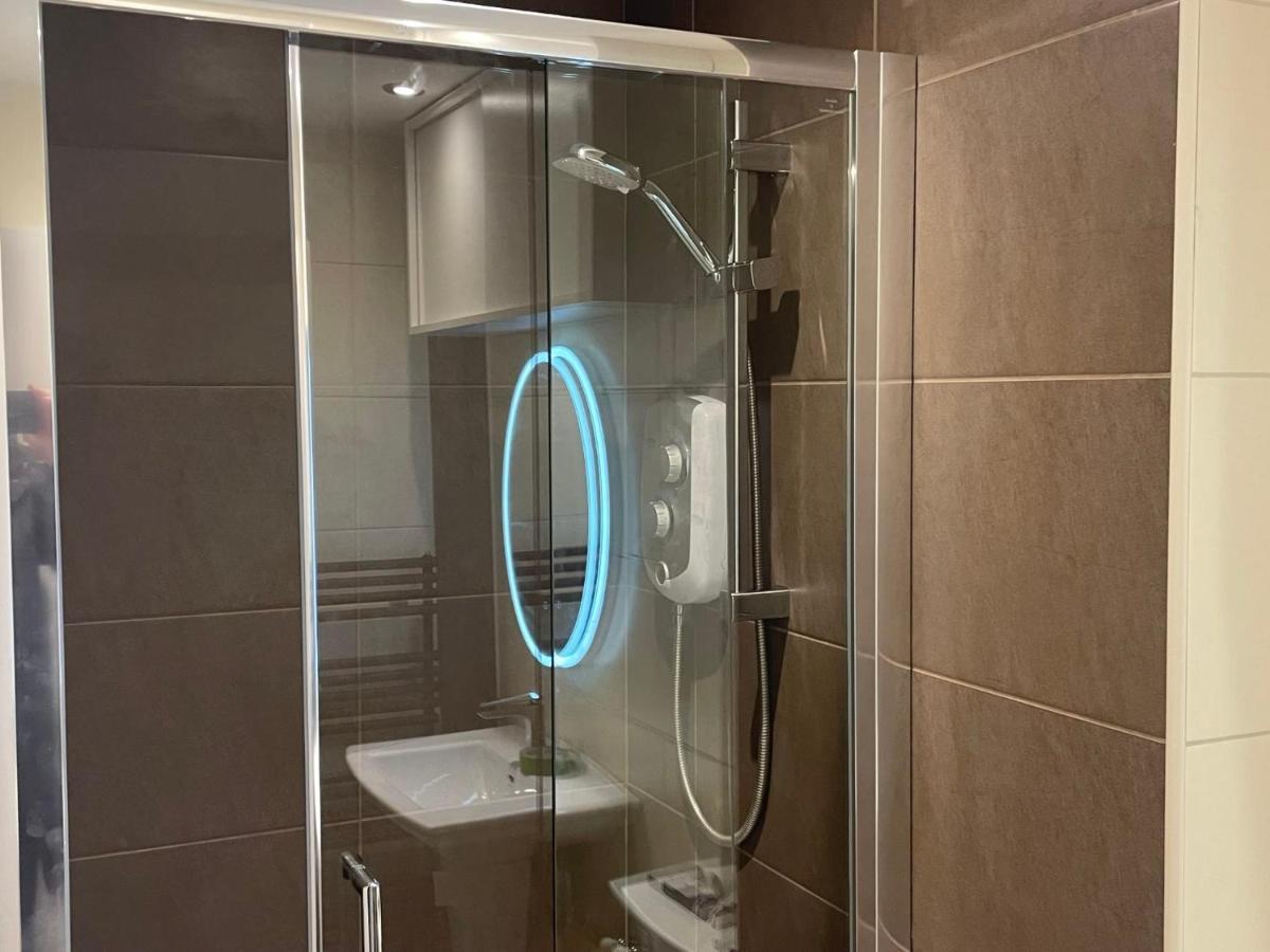 Traditional 5 Bedroom City Centre Apartment グラスゴー エクステリア 写真